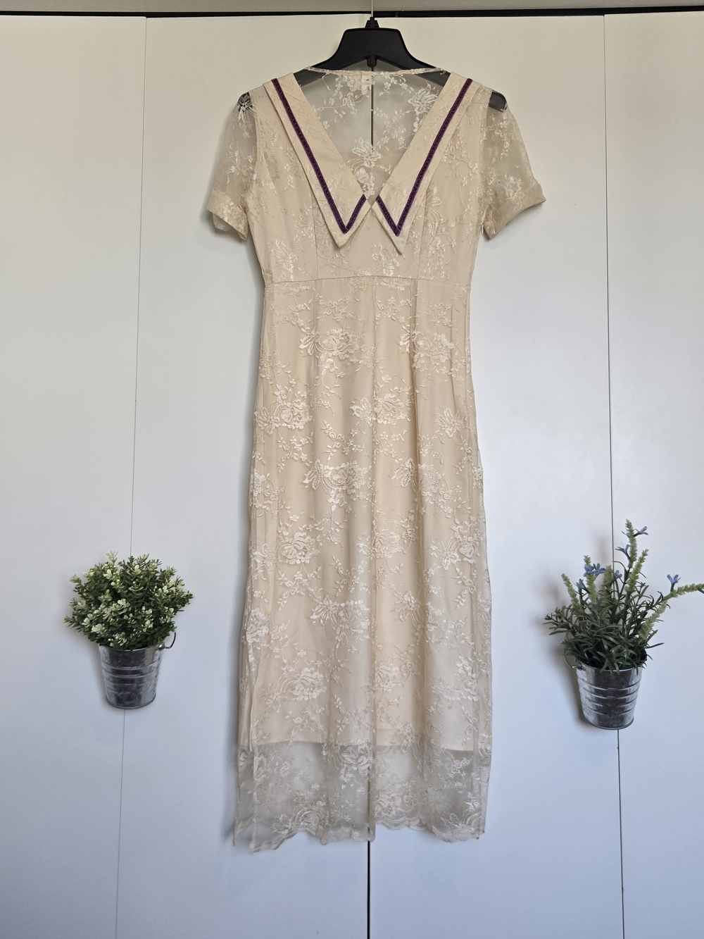 Elegant Cream Lace Midi Dress with Square Neck - Picture 2 of 7